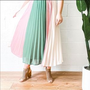 Adorable Pleated Midi Skirt
